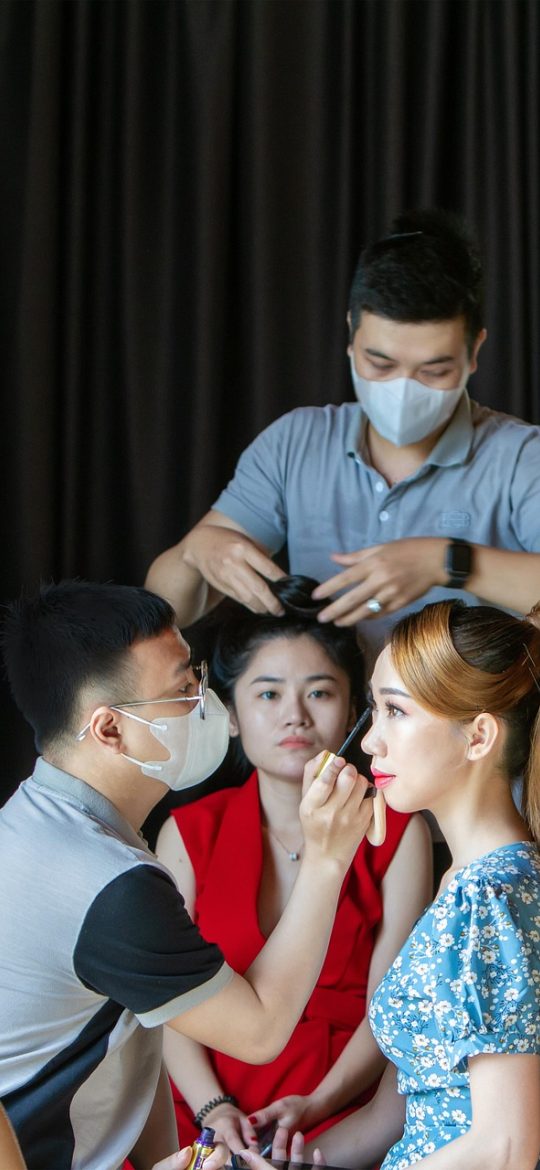 网维大师 App 设置页截图，包含推送开关、刷新频率、账号与安全几个条目，右侧是开关控件